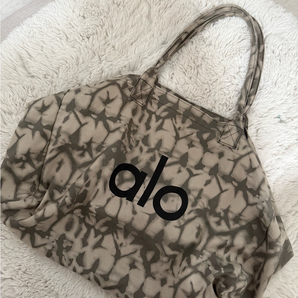 ALO Yoga Camouflage Tote Bag - Black and Tan